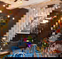 Matts Bar - Holiday Sunshine Coast