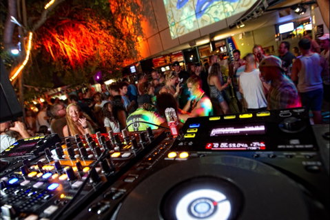 The Deck Bar - Sunshine Coast Tourism 1