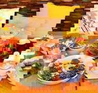 Two Black Birds Cafe - Holiday Sunshine Coast