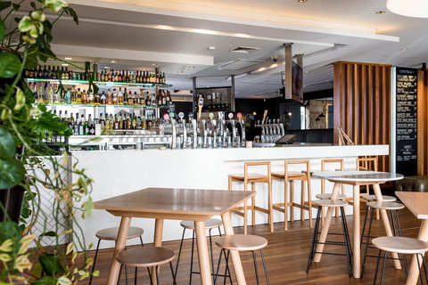 The Stirling Hotel - Sunshine Coast Tourism 2