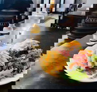 Burnside Tavern - Sunshine Coast Tourism