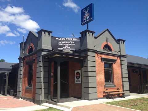 Graze Restaurant At The Willow Tree Inn - Sunshine Coast Tourism 1