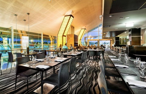 Ishka Restaurant At The Breakwater - Holiday Sunshine Coast 0