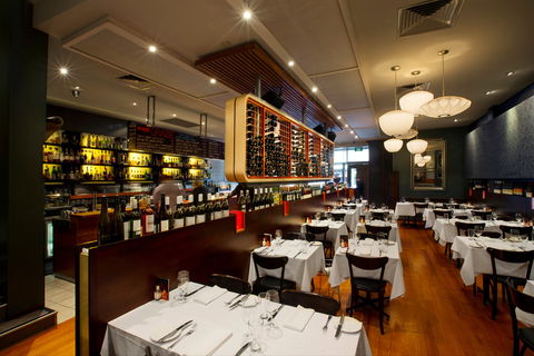 Must Winebar - Holiday Sunshine Coast 0