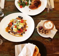 Piccolos on William - Holiday Sunshine Coast