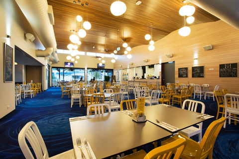 Coolum Beach Hotel - Coolum Beach - Sunshine Coast Tourism 0