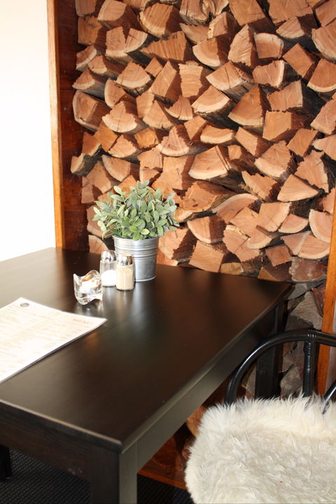 Criterion Bistro Crookwell - Holiday Sunshine Coast 1