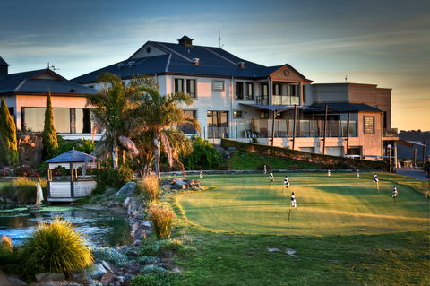 Baudins Restaurant At McCracken Country Club - Holiday Sunshine Coast 0