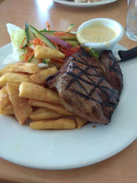 Gladstone Yacht Club - Holiday Sunshine Coast 0