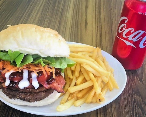 Happy Cloud Cafe - Holiday Sunshine Coast 0