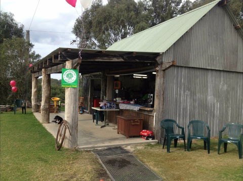 Canoelands Orchard - Holiday Sunshine Coast 0