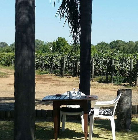 Henley Park Winery Cafe - Sunshine Coast Tourism 0