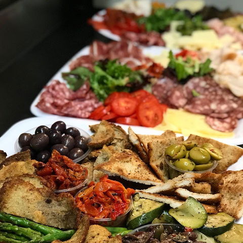 M.R Hotdog - CBD - Sunshine Coast Tourism 0