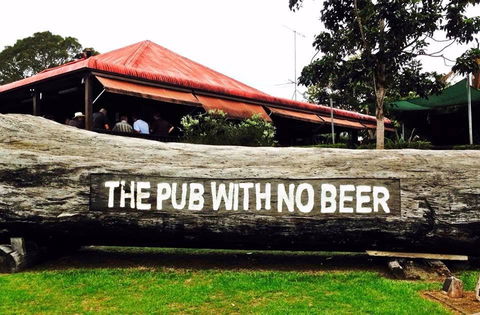 The Pub With No Beer - Holiday Sunshine Coast 1