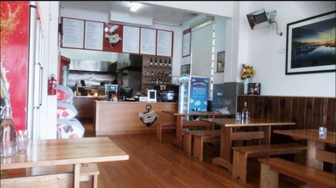 Cliffe's Cafe & Pizza - Holiday Sunshine Coast 0