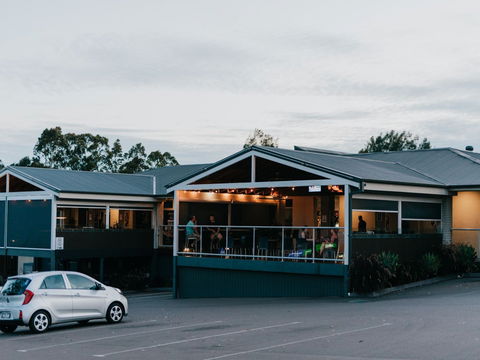 The George Tavern Greenhills - Holiday Sunshine Coast 1