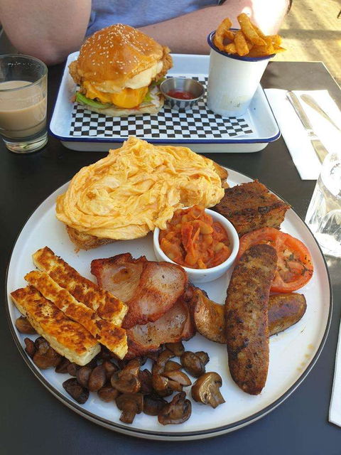 One By One Cafe - Holiday Sunshine Coast 0