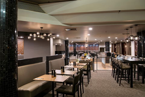 Saltbush Restaurant At DoubleTree By Hilton Alice Springs - Holiday Sunshine Coast 0