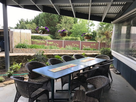 Taralga Hotel Bistro - Holiday Sunshine Coast 0