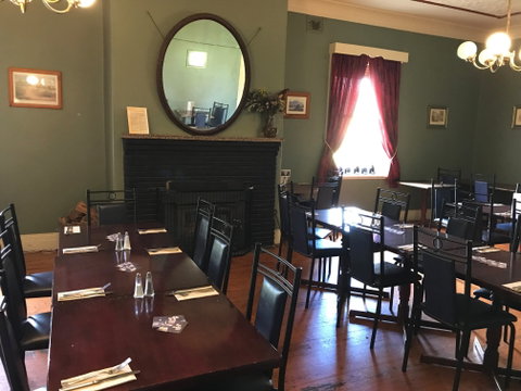 Taralga Hotel Bistro - Holiday Sunshine Coast 1