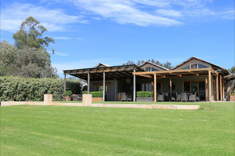 Two Rivers Wines - Holiday Sunshine Coast 0