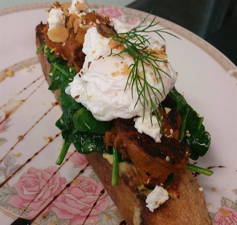 Daily Dose Cafe Wine Bar - Sunshine Coast Tourism 4
