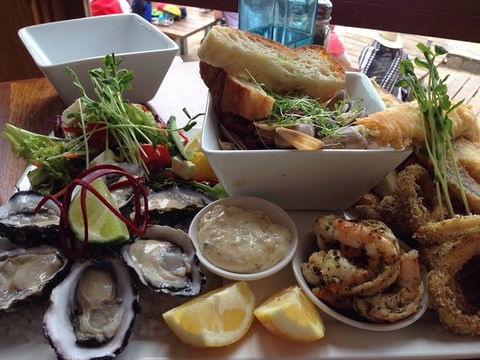 The Flying Fish Cafe - Sunshine Coast Tourism 0