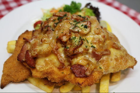 Austrian Schnitzelhaus Erina - Holiday Sunshine Coast 0