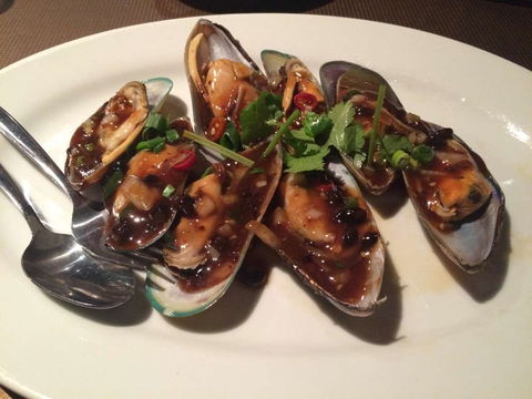 Dai's Golden Crown - Holiday Sunshine Coast 0