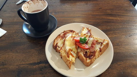 Grindstone Coffee House - Holiday Sunshine Coast 0