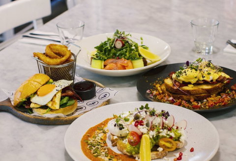 Jolly Miler Café - Williams Landing - Holiday Sunshine Coast 0