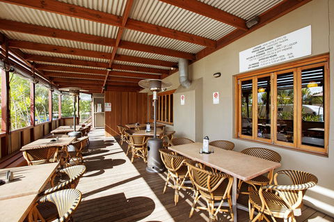 Oxenford Tavern - Holiday Sunshine Coast 0