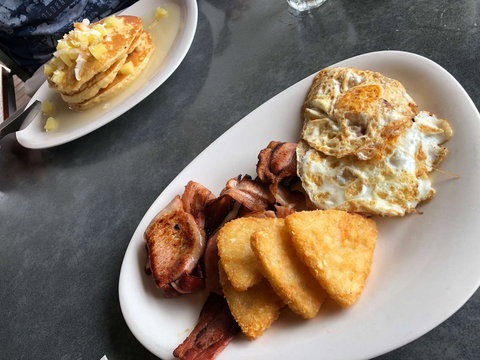 Zanders At Cable Beach - Sunshine Coast Tourism 0