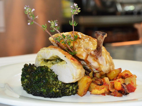 Avenue Restaurant & Lobby Bar - Sunshine Coast Tourism 2