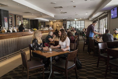 Royal Hotel - Sunshine Coast Tourism 1