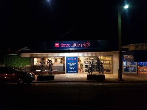 Three Little Pigs - Bar And Bistro - Sunshine Coast Tourism 0