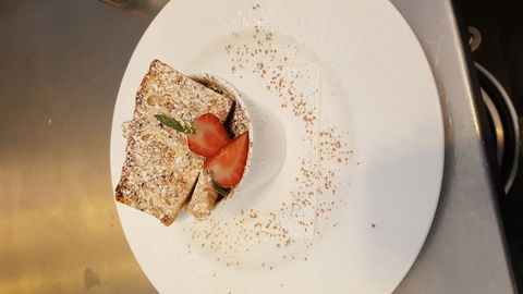 Three Little Pigs - Bar And Bistro - Sunshine Coast Tourism 2