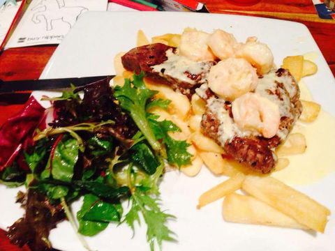 Breakers Bar & Cafe - Holiday Sunshine Coast 0