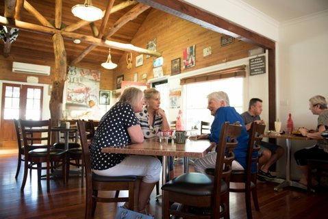 Idle In Cafe - Sunshine Coast Tourism 2