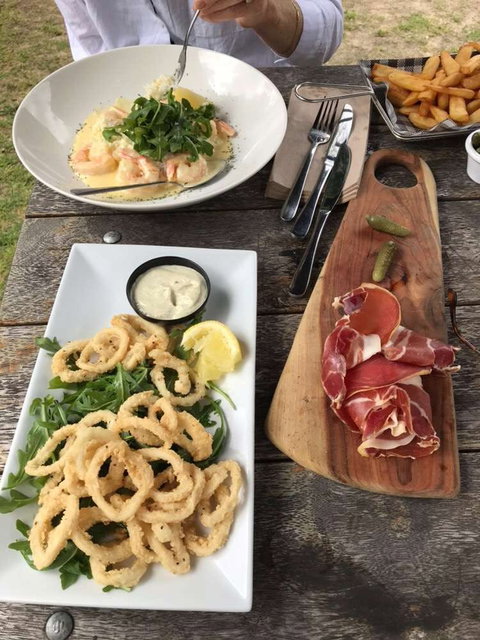 Mundaring Hotel - Sunshine Coast Tourism 0