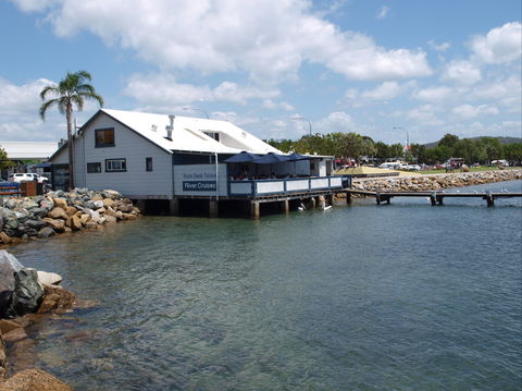 The Boatshed: Batemans Bay - Holiday Sunshine Coast 0