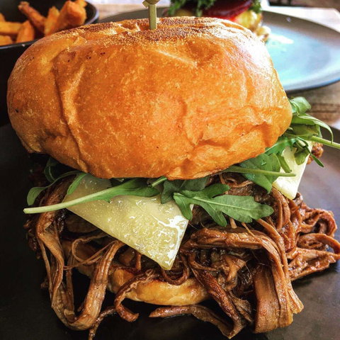 5th Ave - Sunshine Coast Tourism 0