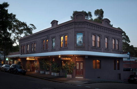 Royal Oak Hotel - Holiday Sunshine Coast 0
