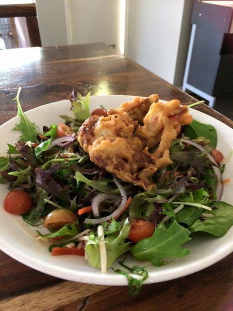 Sandy Cove Tavern - Holiday Sunshine Coast 0