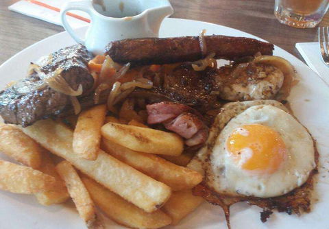 Burger Inc. - Sunshine Coast Tourism 0
