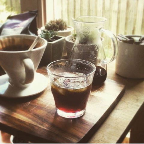 Front Beach Cafe - Holiday Sunshine Coast 0