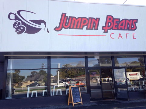 The Mandalay Bus - Sunshine Coast Tourism 0