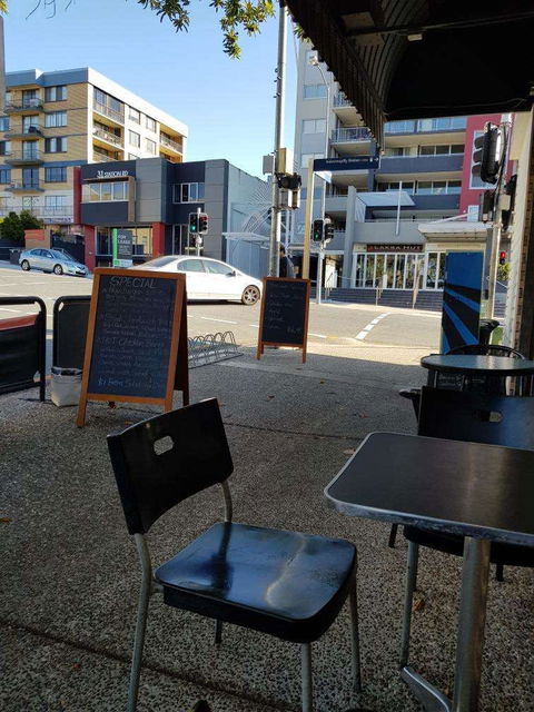 Corner Cafe 26 - Holiday Sunshine Coast 0