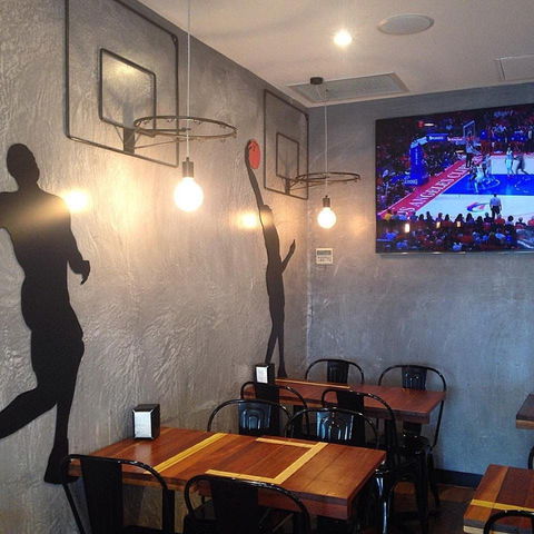 Dribbles Burgers - Holiday Sunshine Coast 0