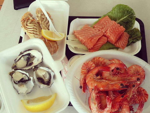 Fisheries On The Spit - Sunshine Coast Tourism 0